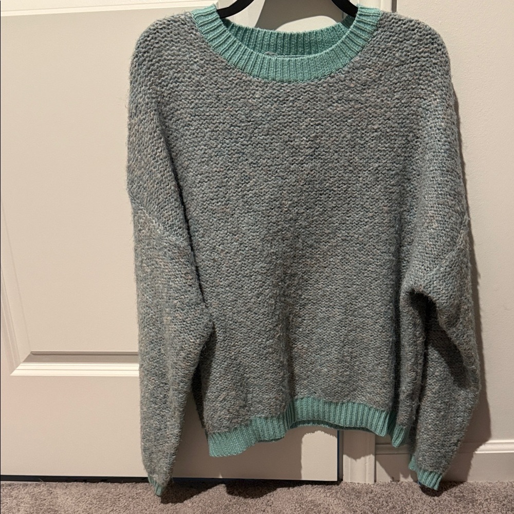 Elegant Heathered Sweater in Gray and Mint